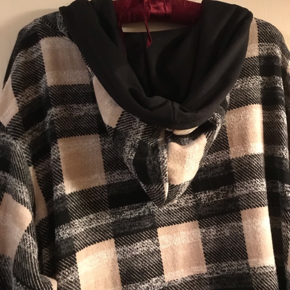 Tunic hoodie by Emerald - Picture 3 of 3